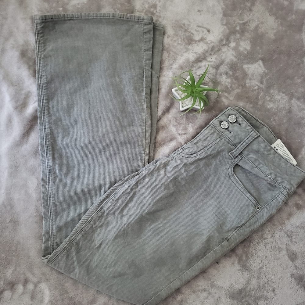 AEO gray corduroy Artist jeans. Size 8